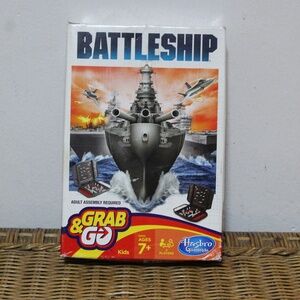 Hasbro Gaming Battleship Grab & Go Game.  Portable.  Travel-sized. New. Open Box
